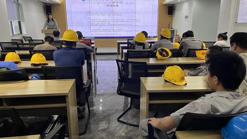 行业背景：编程教育兴起，教师培训需求激增