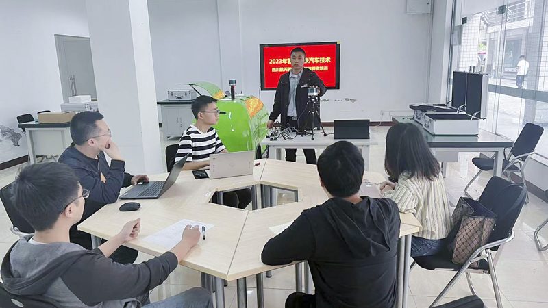 职业培训资格证书与学历证书对比